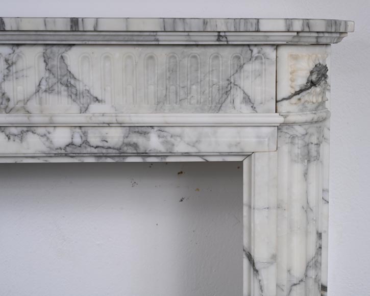 Louis XVI style mantel with rounded corners and fluting in Arabescato marble-7