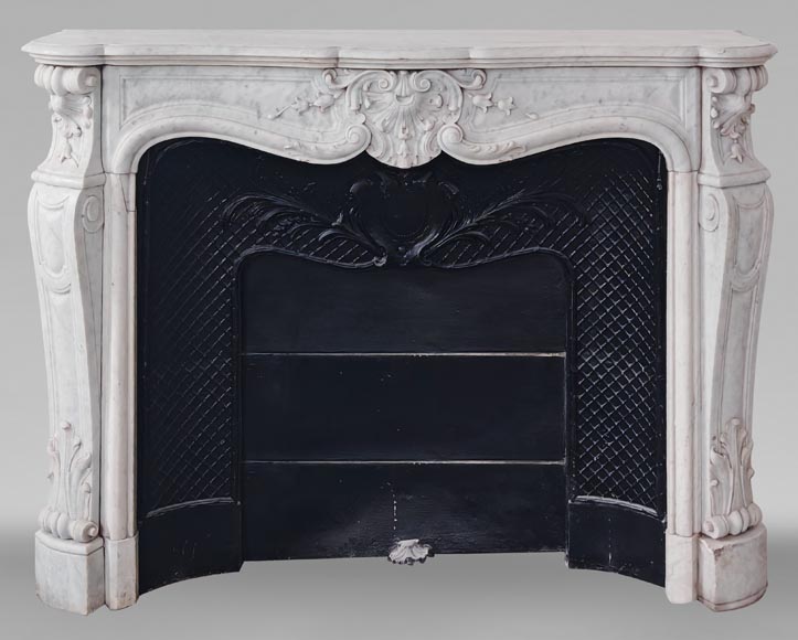 Louis XV style fireplace in Carrara marble decorated with a shell-0