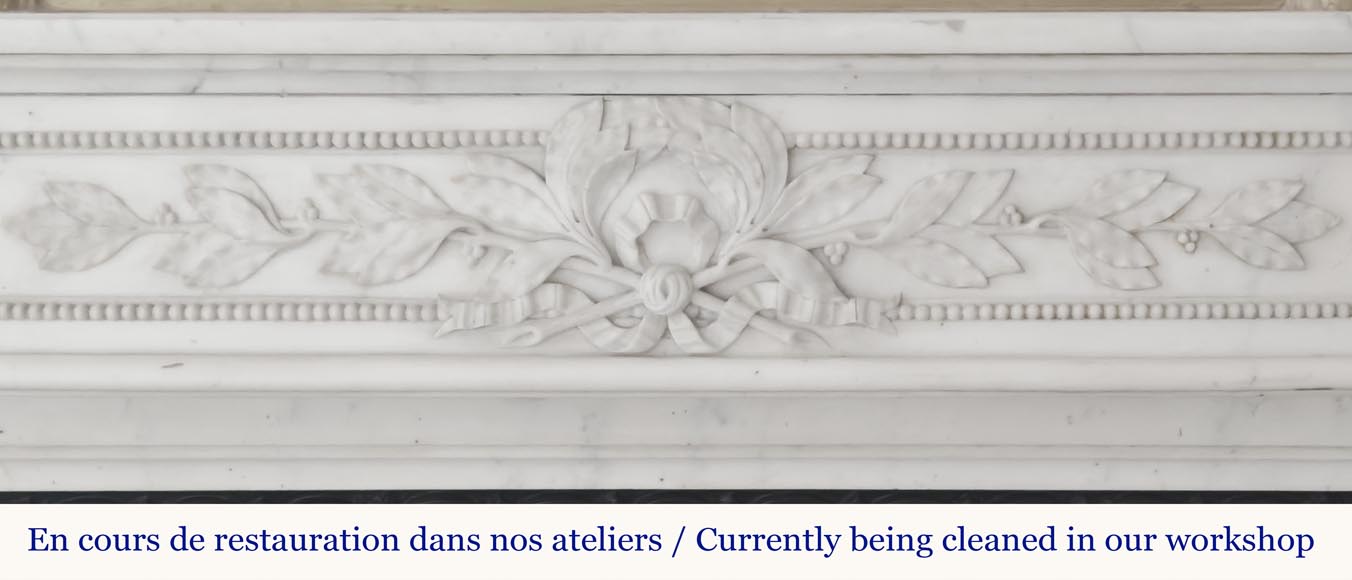 Curved Louis XVI style fireplace with beaded decoration, in semi-statuary marble. Curved Louis XVI style fireplace with beaded decoration, in semi-statuary marble.-1