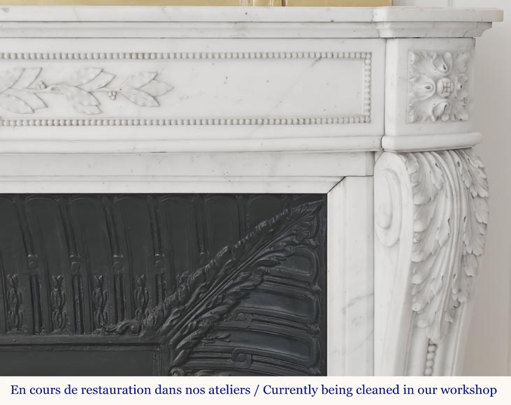 Curved Louis XVI style fireplace with beaded decoration, in semi-statuary marble. Curved Louis XVI style fireplace with beaded decoration, in semi-statuary marble.-9