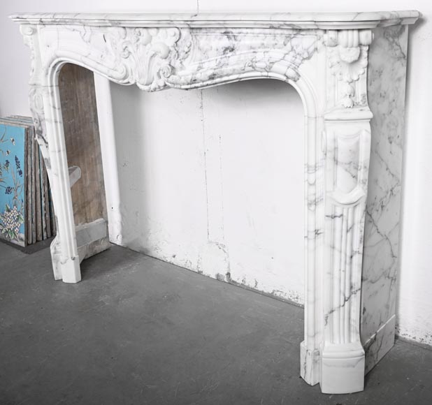 Louis XV style fireplace in Arabescato marble, decorated with an asymmetrical palmette Louis XV style fireplace in Arabescato marble, decorated with an asymmetrical palmette-9