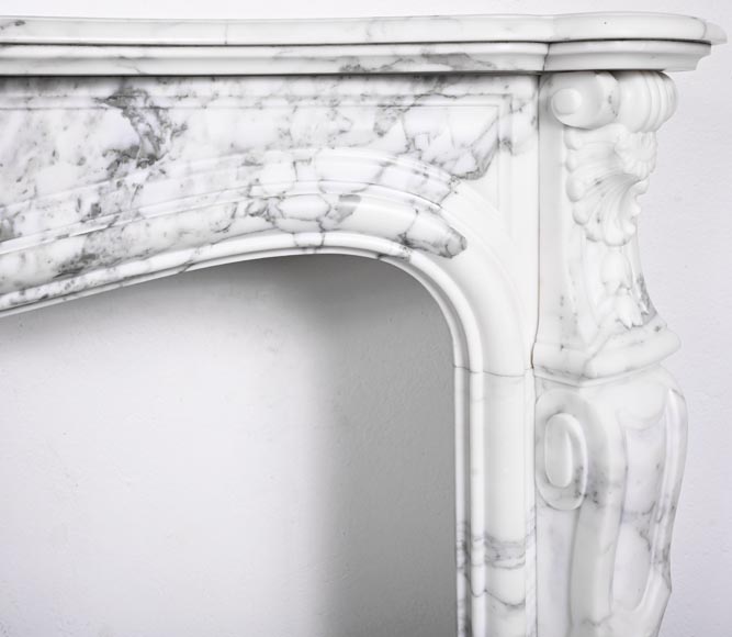 Louis XV style fireplace in Arabescato marble, decorated with an asymmetrical palmette Louis XV style fireplace in Arabescato marble, decorated with an asymmetrical palmette-10