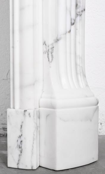 Louis XV style fireplace in Arabescato marble, decorated with an asymmetrical palmette Louis XV style fireplace in Arabescato marble, decorated with an asymmetrical palmette-11