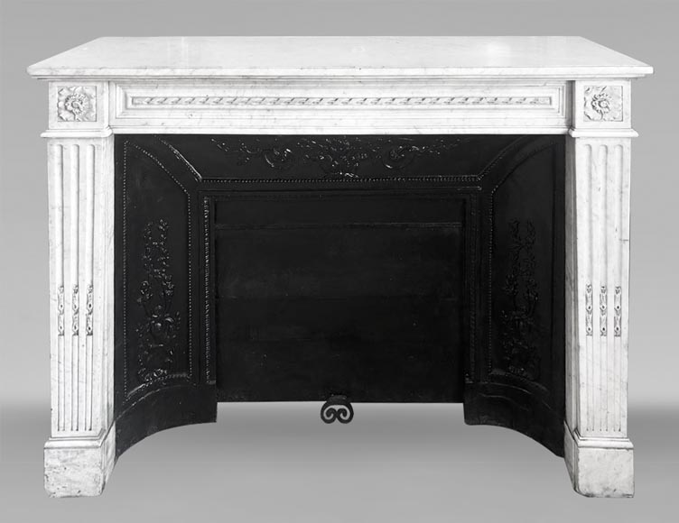 Louis XVI style fireplace in Carrara marble, decorated with ribbons and floral rosettes Louis XVI style fireplace in Carrara marble, decorated with ribbons and floral rosettes-0