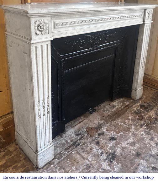 Louis XVI style fireplace in Carrara marble, decorated with ribbons and floral rosettes Louis XVI style fireplace in Carrara marble, decorated with ribbons and floral rosettes-2