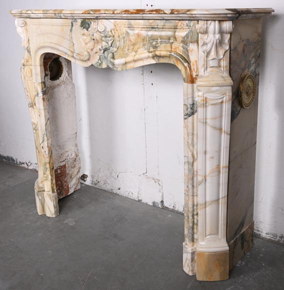 Louis XV style fireplace with three shells in Médou breccia Louis XV style fireplace with three shells in Médou breccia-6