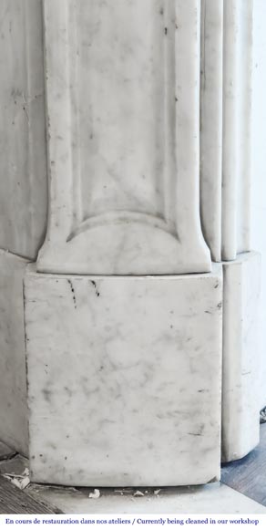 Louis XV style fireplace in Carrara marble decorated with a shell-5
