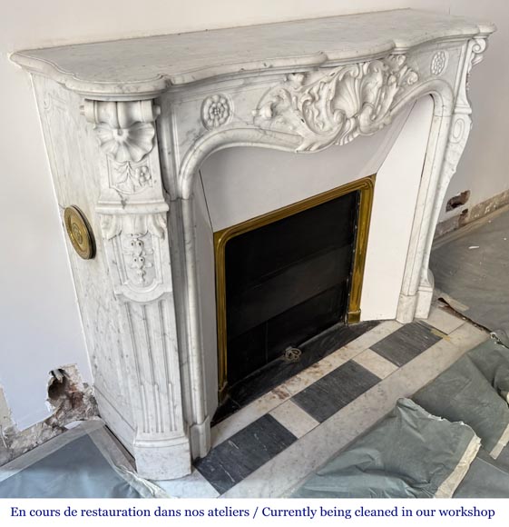Louis XV style fireplace adorned with a large shell Louis XV style fireplace adorned with a large shell-4