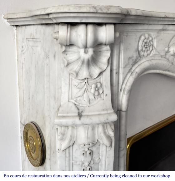 Louis XV style fireplace adorned with a large shell Louis XV style fireplace adorned with a large shell-5