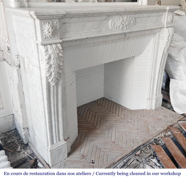 Louis XVI style fireplace decorated with acanthus leaves, in Carrara marble Louis XVI style fireplace decorated with acanthus leaves, in Carrara marble-2