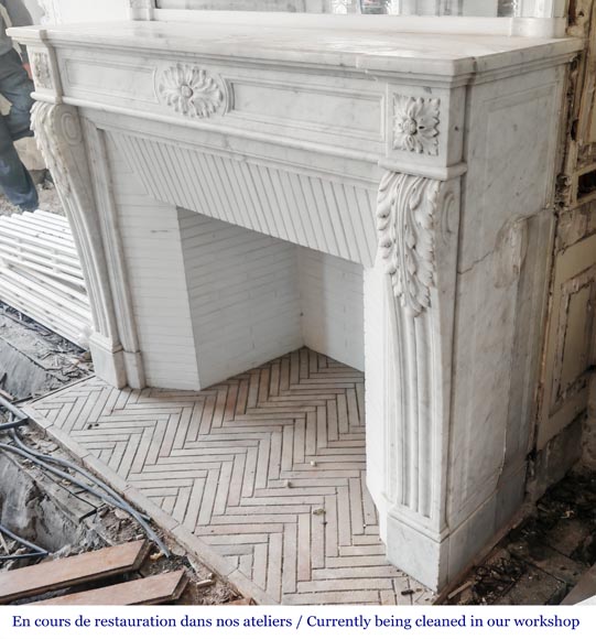 Louis XVI style fireplace decorated with acanthus leaves, in Carrara marble Louis XVI style fireplace decorated with acanthus leaves, in Carrara marble-5