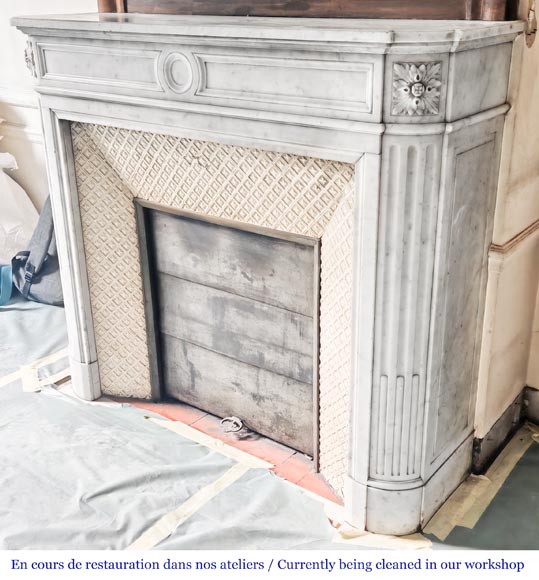 Louis XVI style Carrara marble fireplace with rounded corners Louis XVI style Carrara marble fireplace with rounded corners-5