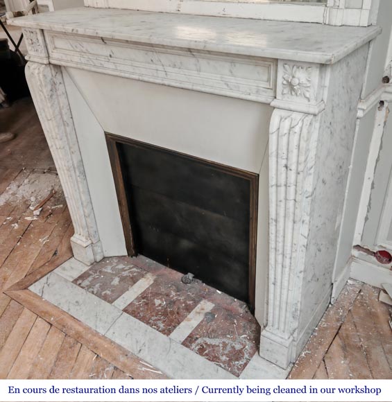 Louis XVI-style fireplace with a rosette motif, in veined Carrara marble Louis XVI-style fireplace with a rosette motif, in veined Carrara marble-5