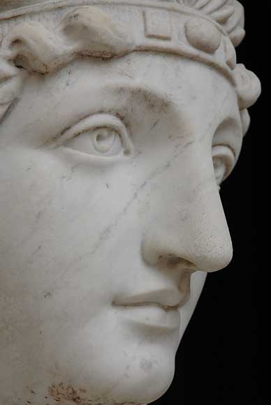 Exceptional pair of neoclassical sphinxes in Carrare marble-5